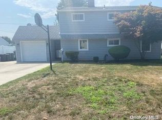 8 Cutter Ln, Levittown, NY 11756