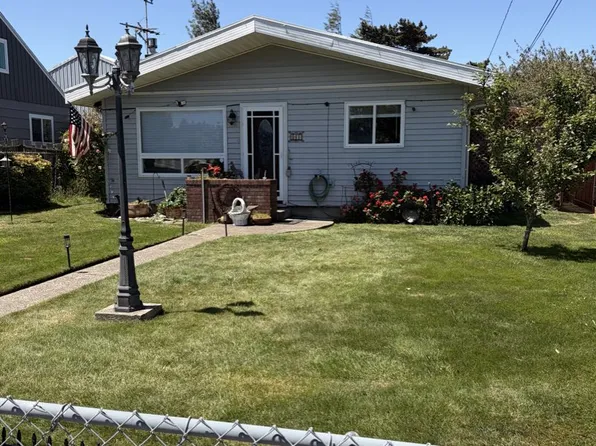 2478 Marion St, North Bend, OR 97459