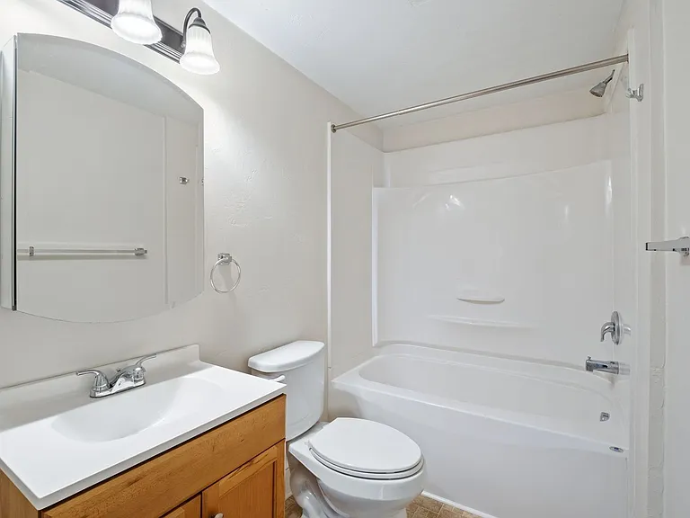 Gilmer Apartments — Photo 17