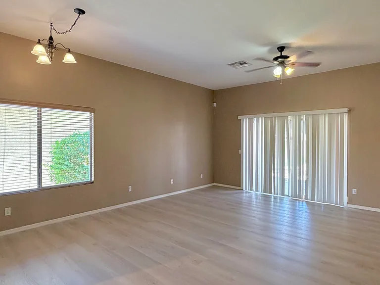 10020 W Wood St — Photo 5