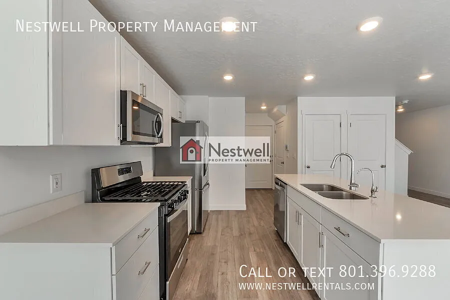 Charming 3-bed Townhome in Saratoga Springs! — Photo 4