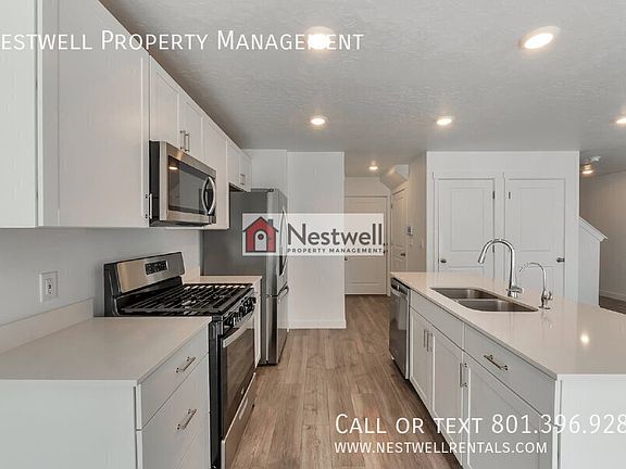 4th image of 533 N Helmsman Ln