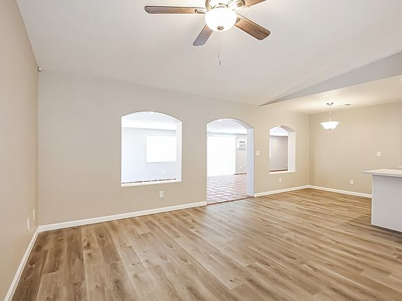 3rd image of 5244 Shasta Daisy St