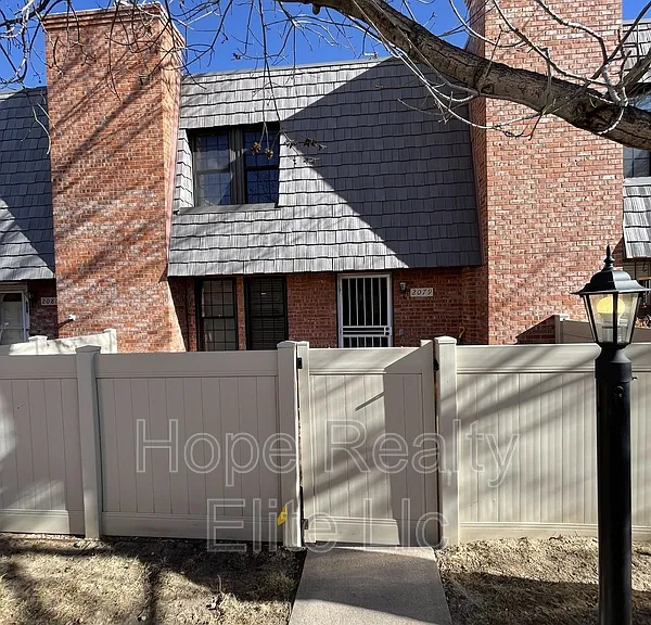 2079 Sussex Ln — Photo 1