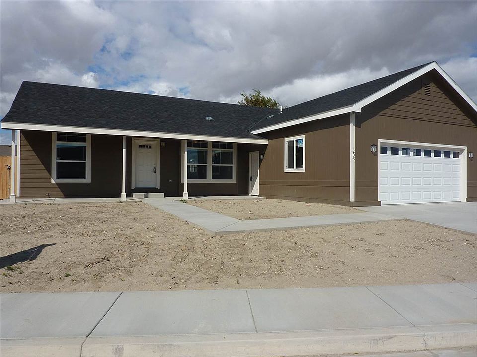 1st image of 203 Sweetwater Dr