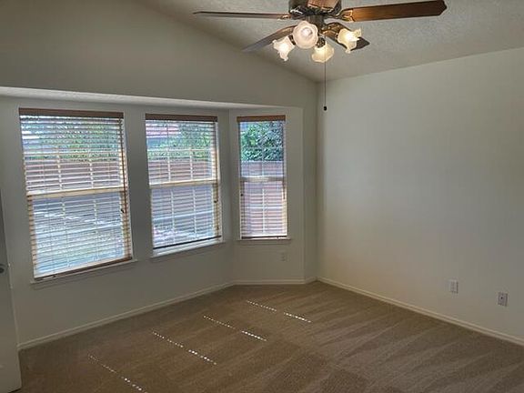 4th image of 4400 Snow Heights Cir SE