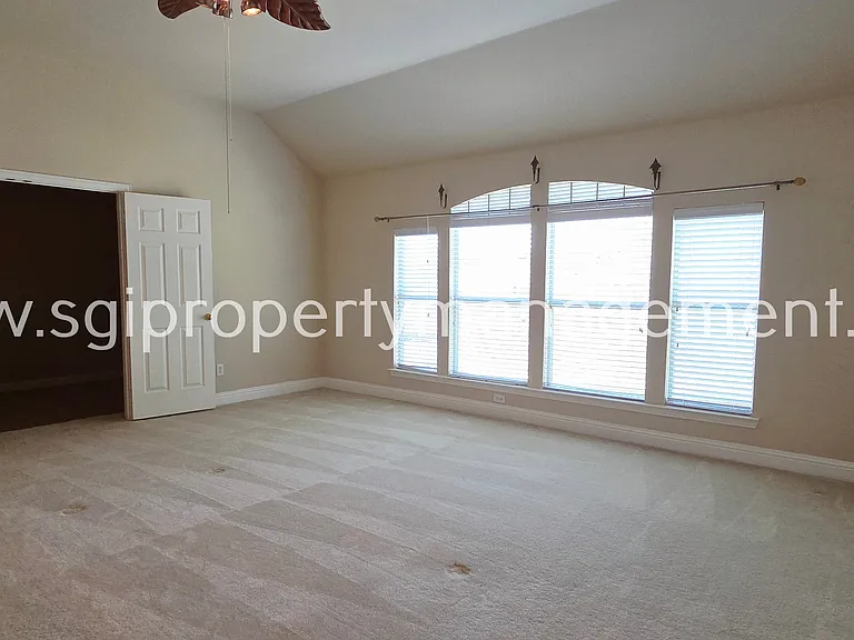 1902 Smoke Tree Trl — Photo 23