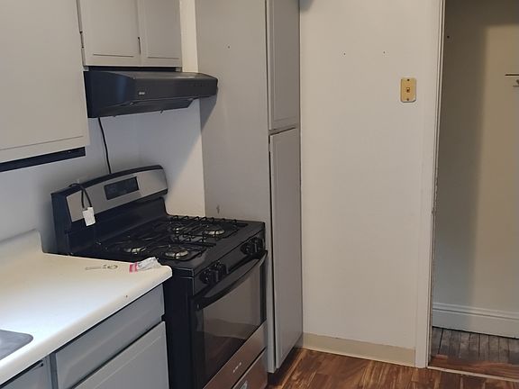 5th image of 939 Cross St