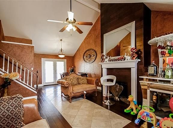 4th image of 438 Kenya St