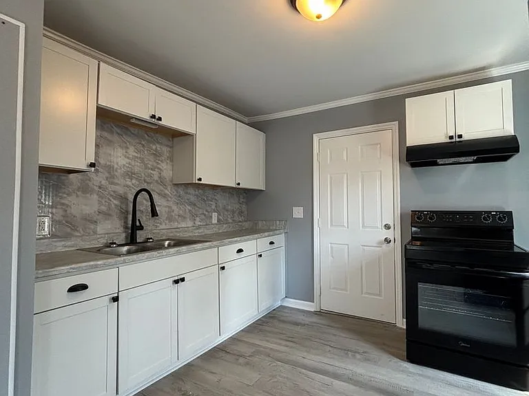 186 Home St — Photo 5