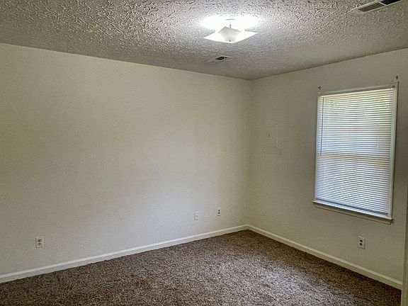 3rd image of 947 Grand Arbre Dr
