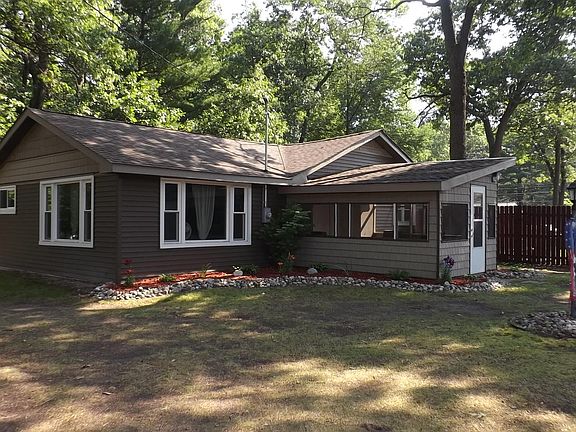 2nd image of 104 Maple Bluff Ave