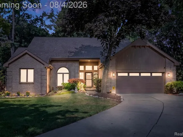 3206 Park Forest Dr, West Bloomfield, MI 48324