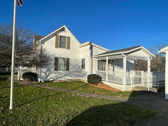 2nd image of 200 Green St
