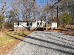 135 Cox Rd, Wellford, SC 29385
