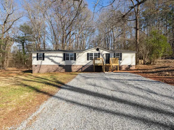 135 Cox Rd, Wellford, SC 29385