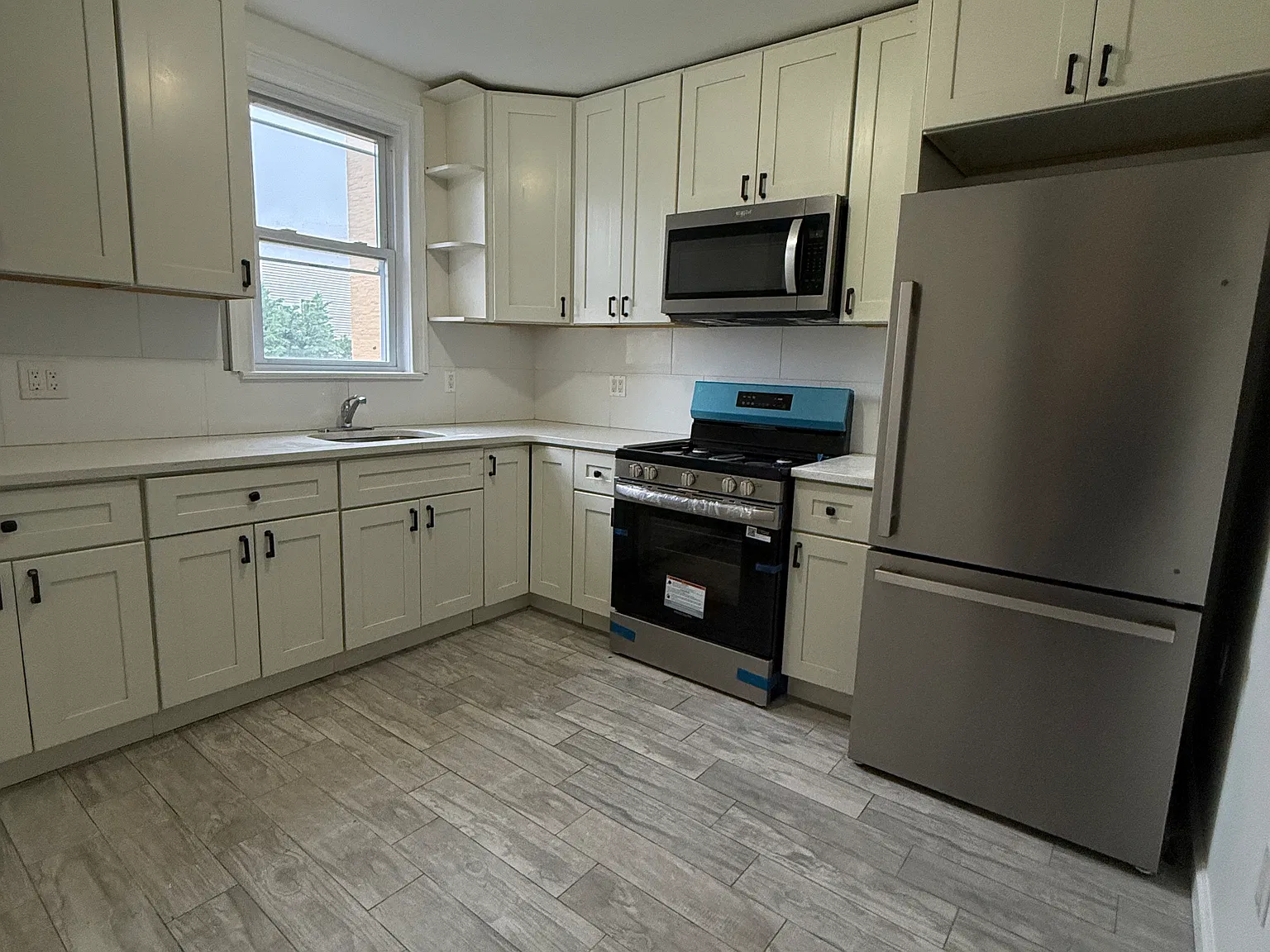 3 bed, $3,500 — Photo 3