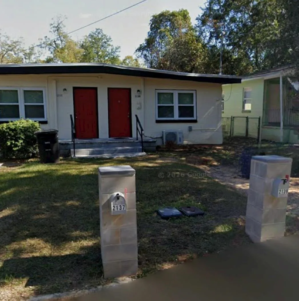 2 bed, 1.0 bath, 735 sqft, $1,100 — Photo 1