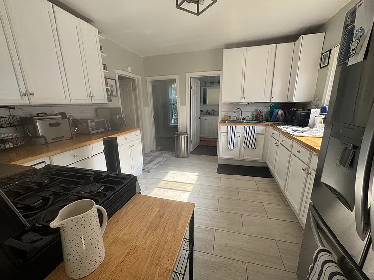 209 Grote St #1B — Photo 12