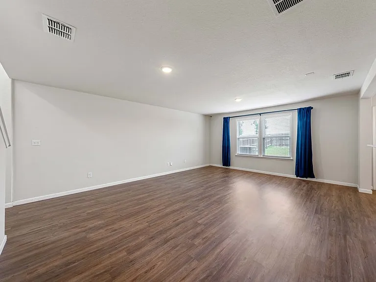 6231 Antares — Photo 9