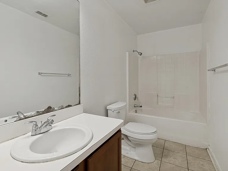 1834 Bayside St — Photo 4