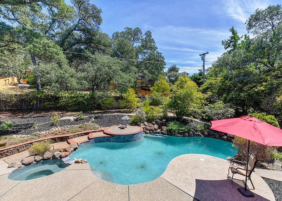 2nd image of 2996 Twin Oaks Rd