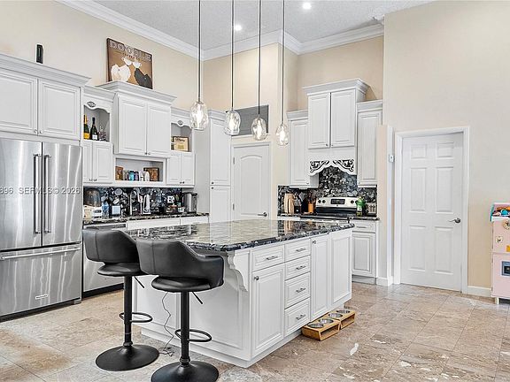 4th image of 2707 S Parkview Dr