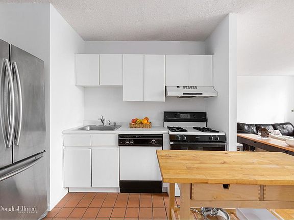 4th image of 24 E 7th St APT 8C