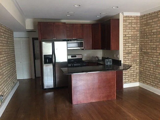 2 bed, 950 sqft, $1,695 — Photo 2