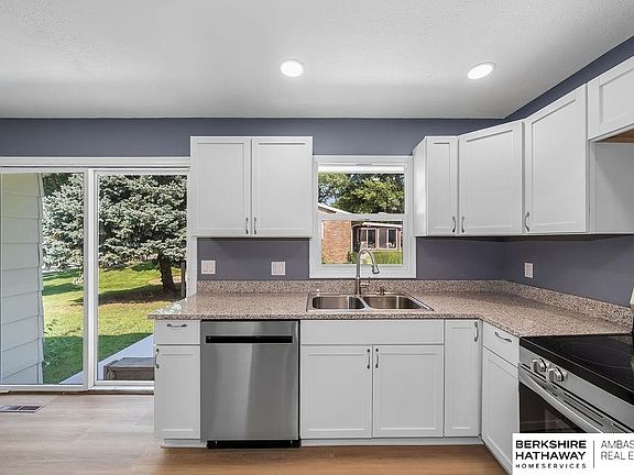 3rd image of 4201 Bel Ridge Dr