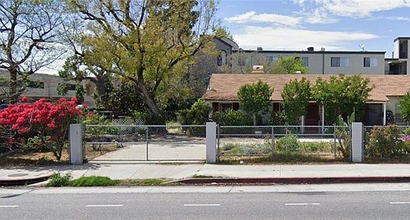 4th image of 7005 Woodley Ave
