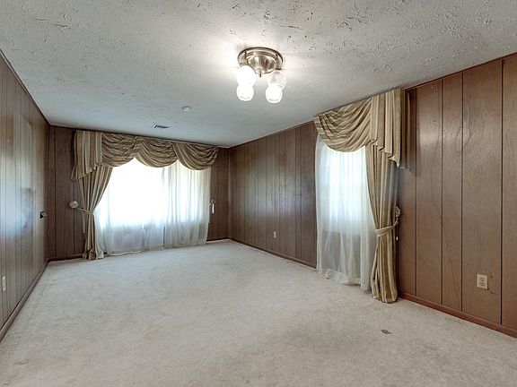 4th image of 2656 N Poplar St