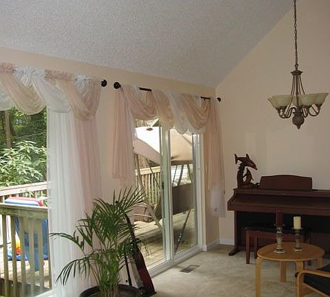 4th image of 1613 Serena Ln NW