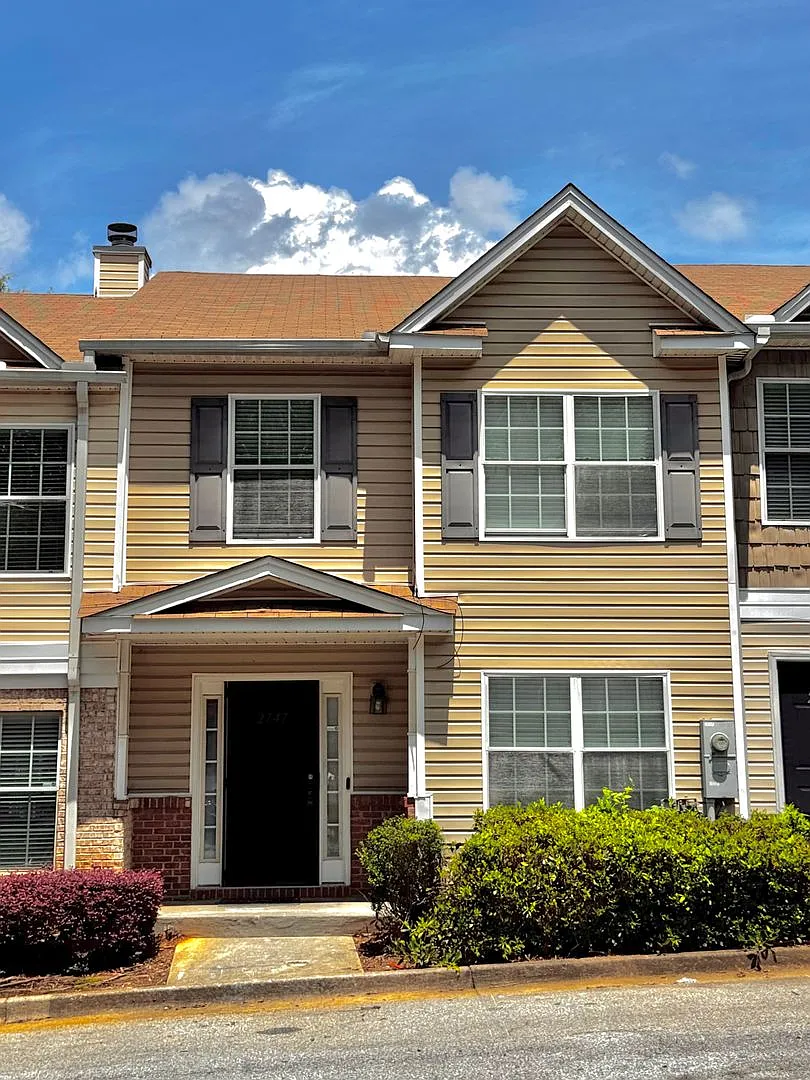 3-Bedroom, 2.5 Bath Townhome for Rent in Decatur, GA | Freshly painted & Modern Kitchen — Photo 1