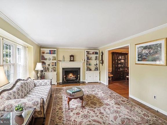 5th image of 127 Barcroft Dr