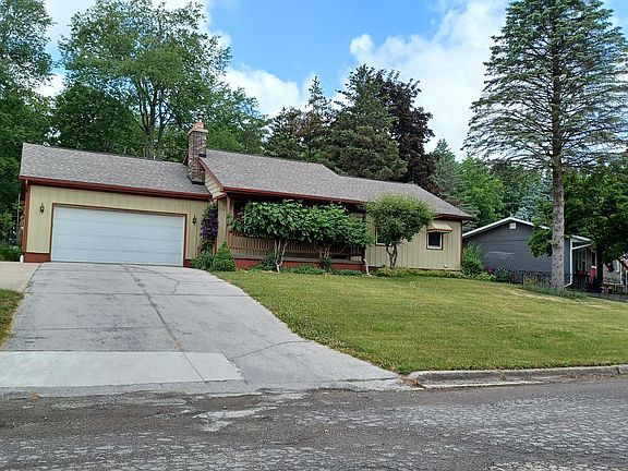 3rd image of 106 Fairview St