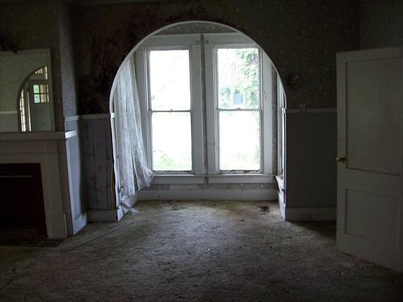 5th image of 601 Drennen St