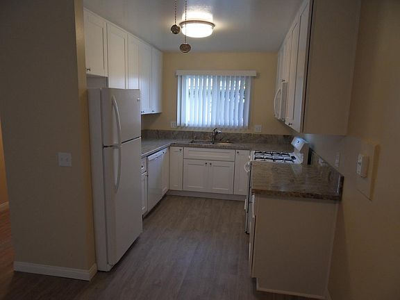 2nd image of 806 E Washington Ave Unit B