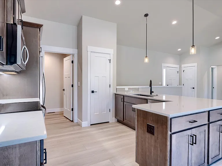 910 Phipps Ave — Photo 43