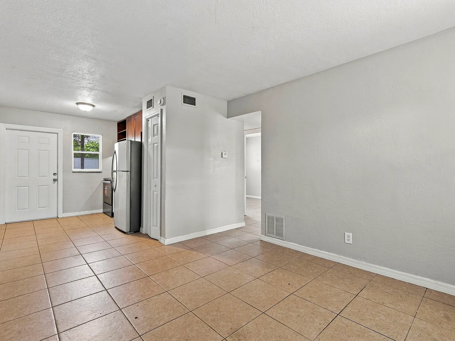 2 bed, 625 sqft, $1,300 — Photo 3