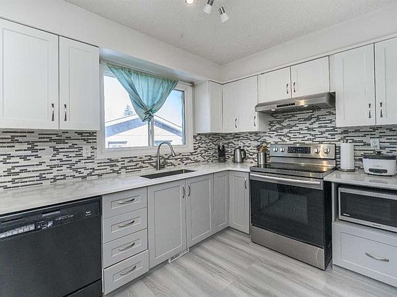 4th image of 427 E Rundlelawn Way NE