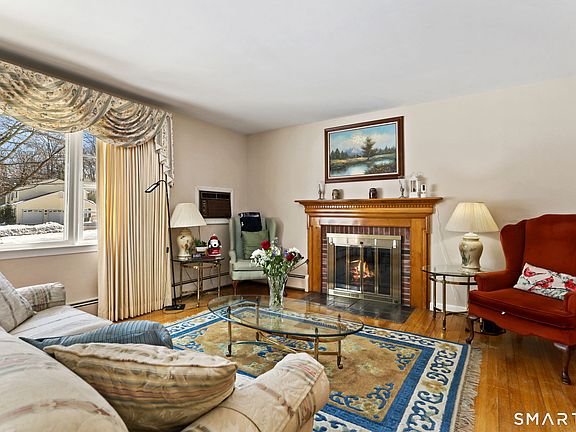 5th image of 97 Greenbrier Road