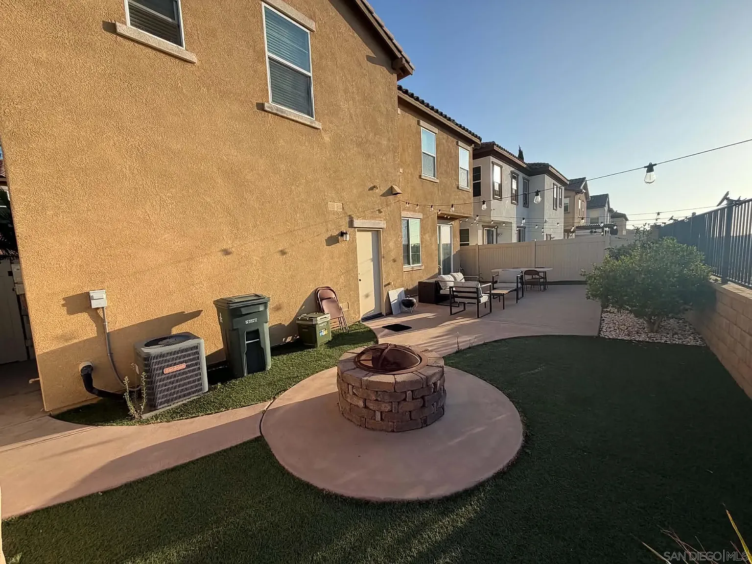 3 bed, 2.5 bath, 1609 sqft, $4,195 — Photo 4