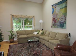 3 Honey Ct, Metuchen, NJ 08840