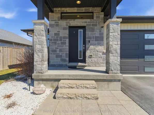 9 Granite Dr, Belleville, ON K8P 0C6