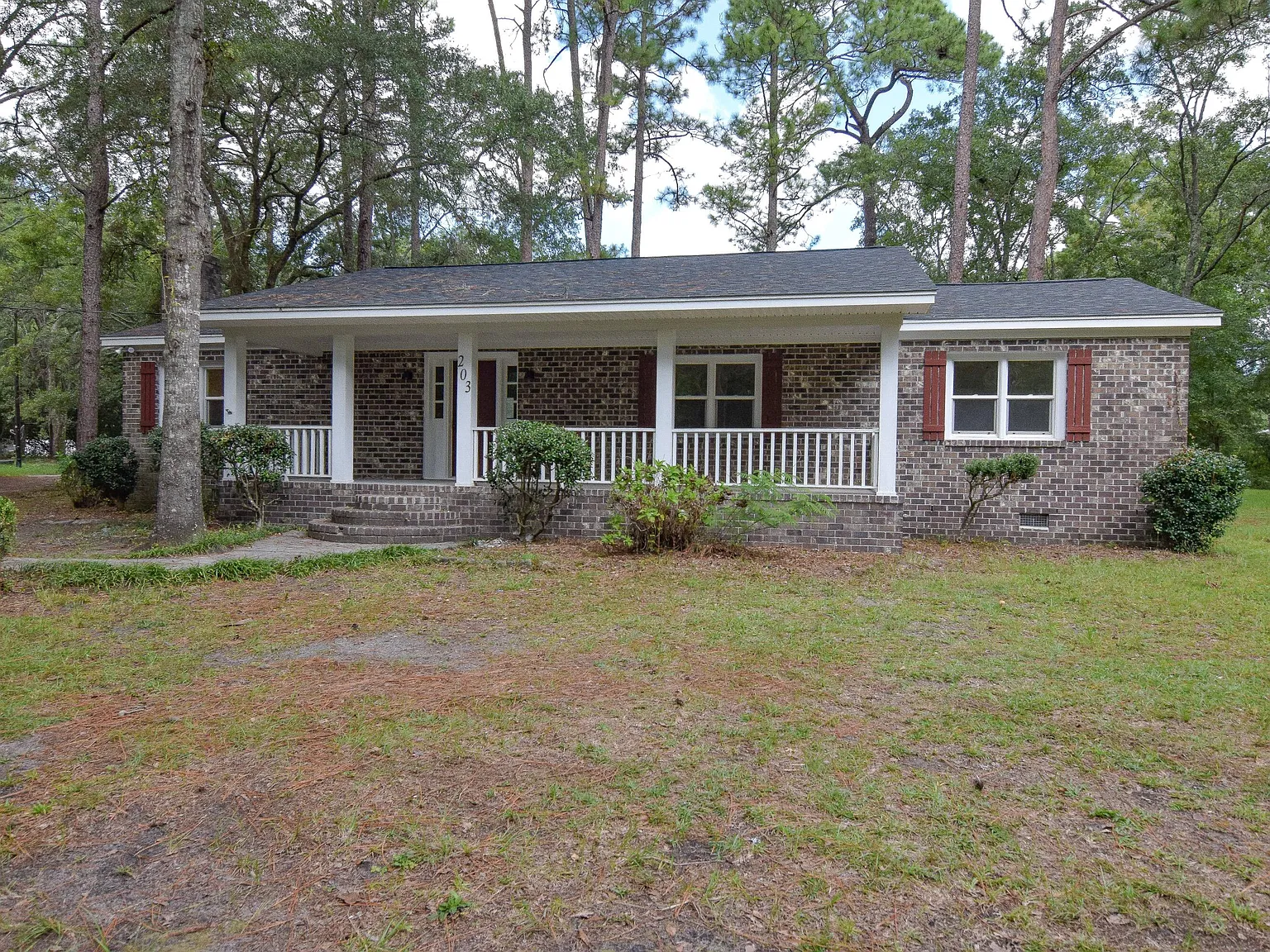 3 bed, 1.5 bath, 1392 sqft, $1,800 — Photo 1