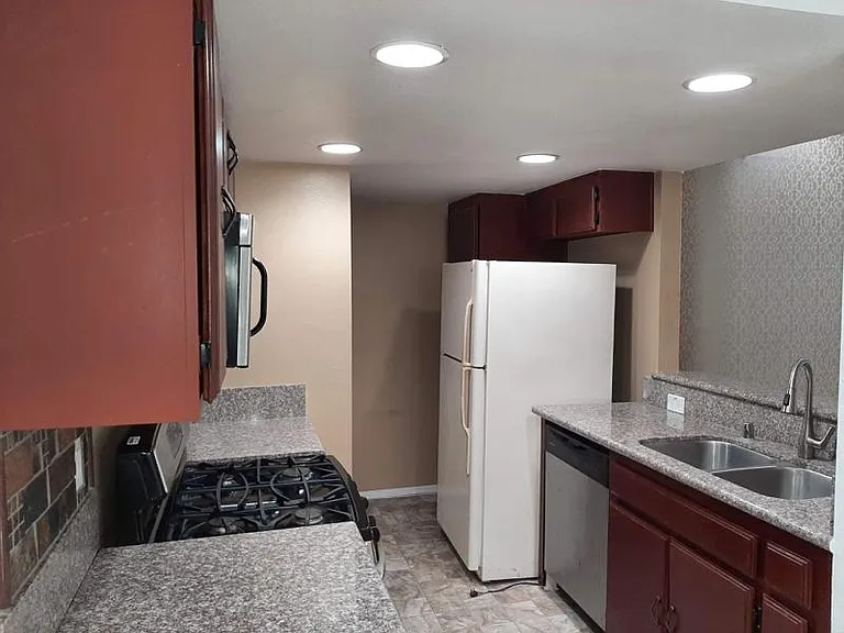 9302 Twin Trails Dr #201 — Photo 5
