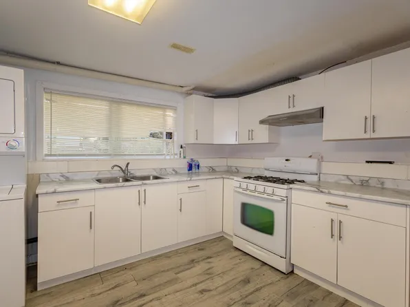 2579 Sugarpine St #Basement, Abbotsford, BC V2T 3M7