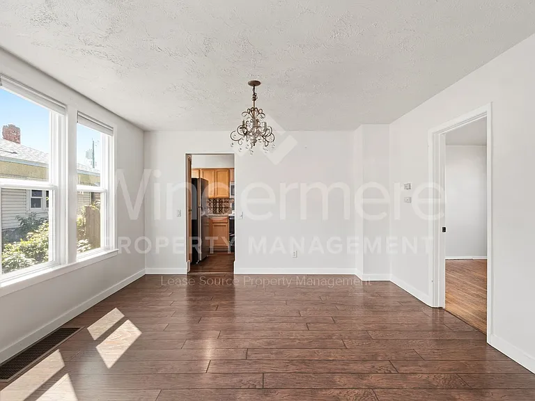 914 E Indiana Ave — Photo 7
