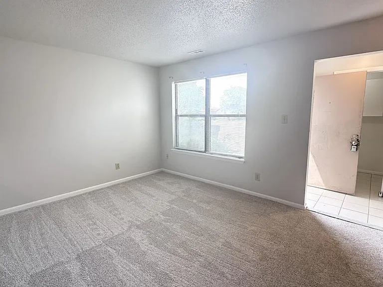 1005 Barnacle Ct — Photo 3